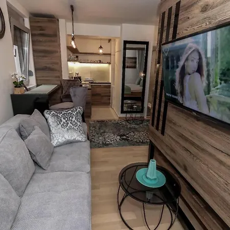 Story,nikole Cupica *