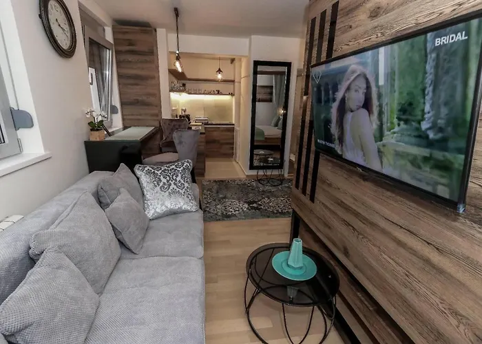 Story,nikole Cupica *